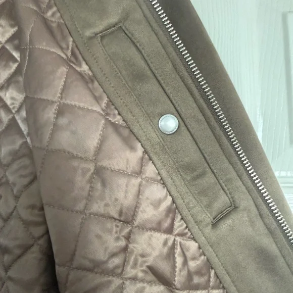 Abercrombie & Fitch Vegan Suede Bomber Jacket - Picture 6 of 8